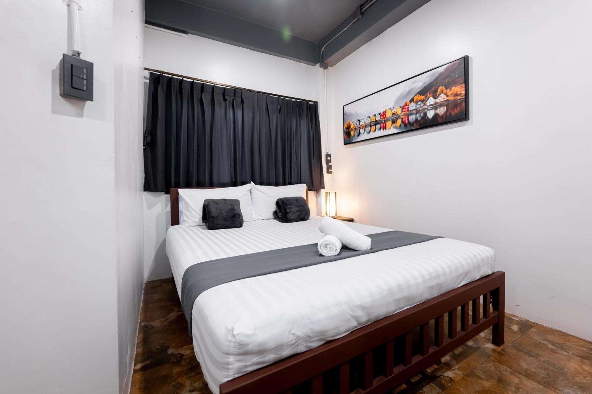 Vibes Hostel Банкок Екстериор снимка