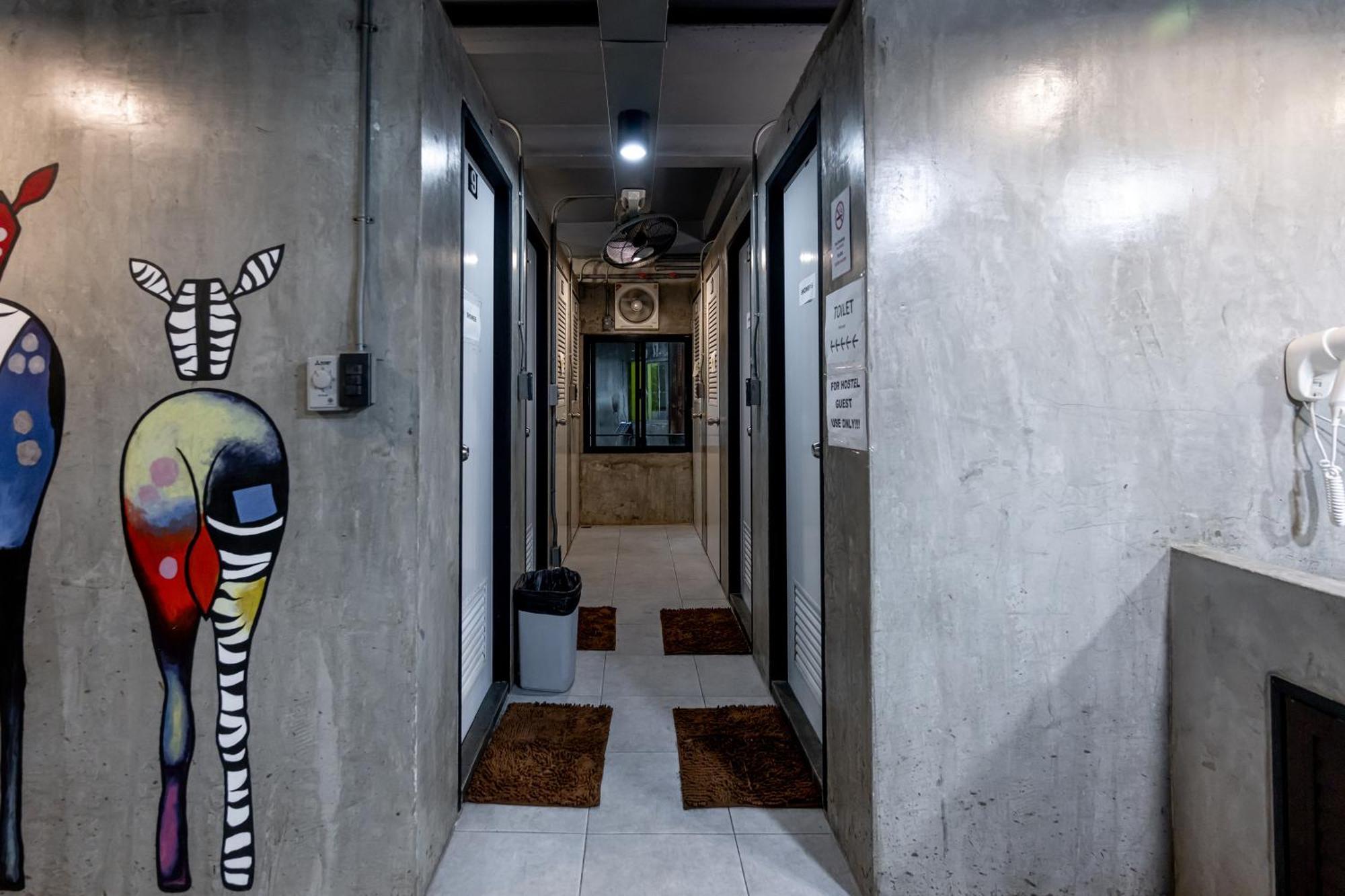 Vibes Hostel Банкок Екстериор снимка