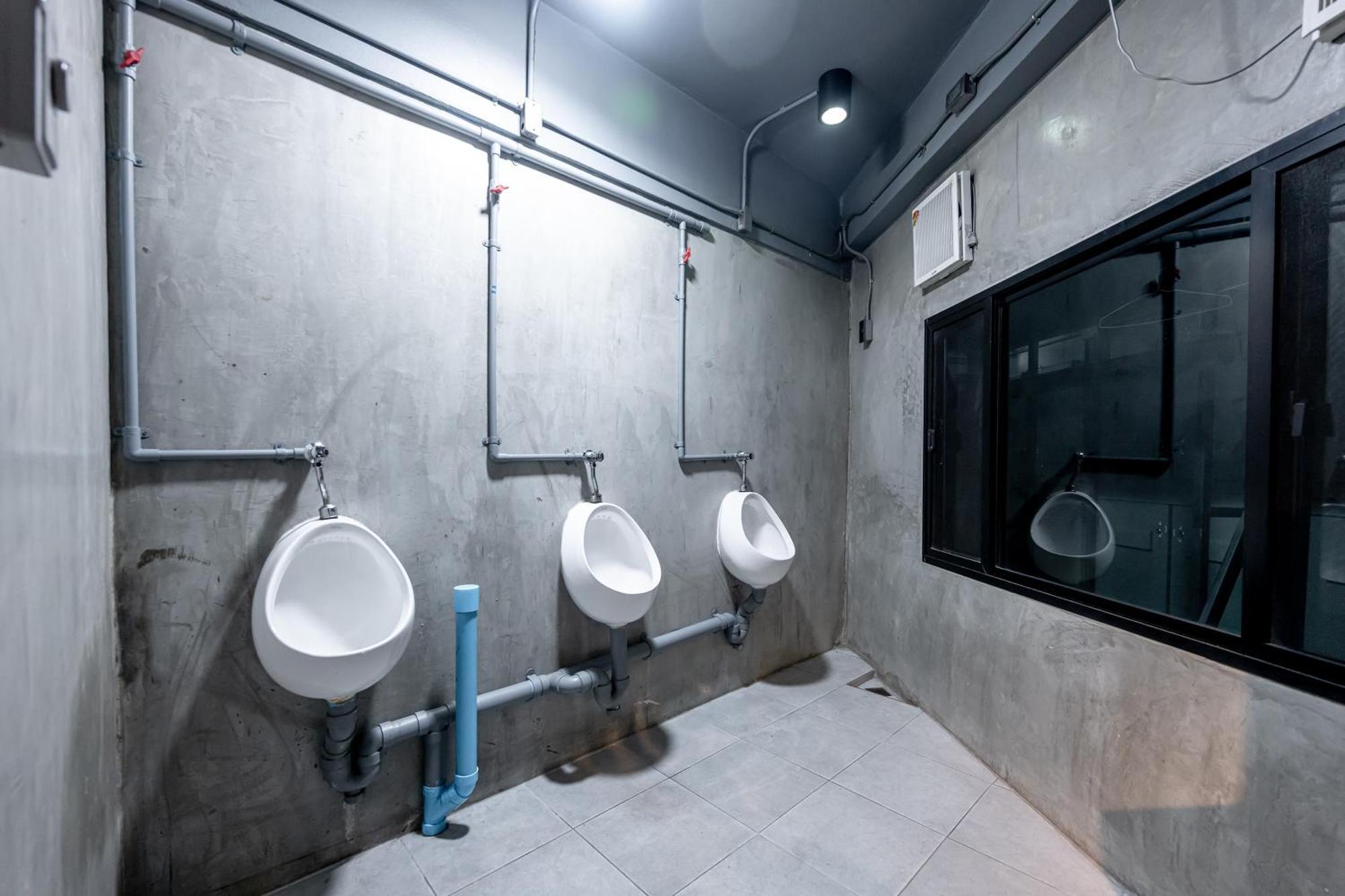 Vibes Hostel Банкок Екстериор снимка