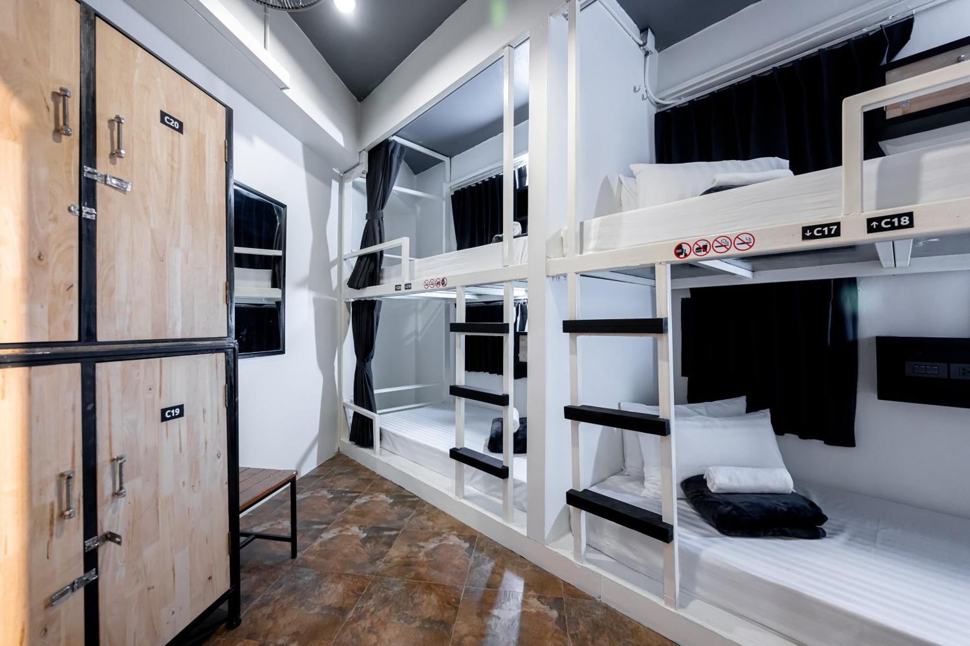 Vibes Hostel Банкок Екстериор снимка