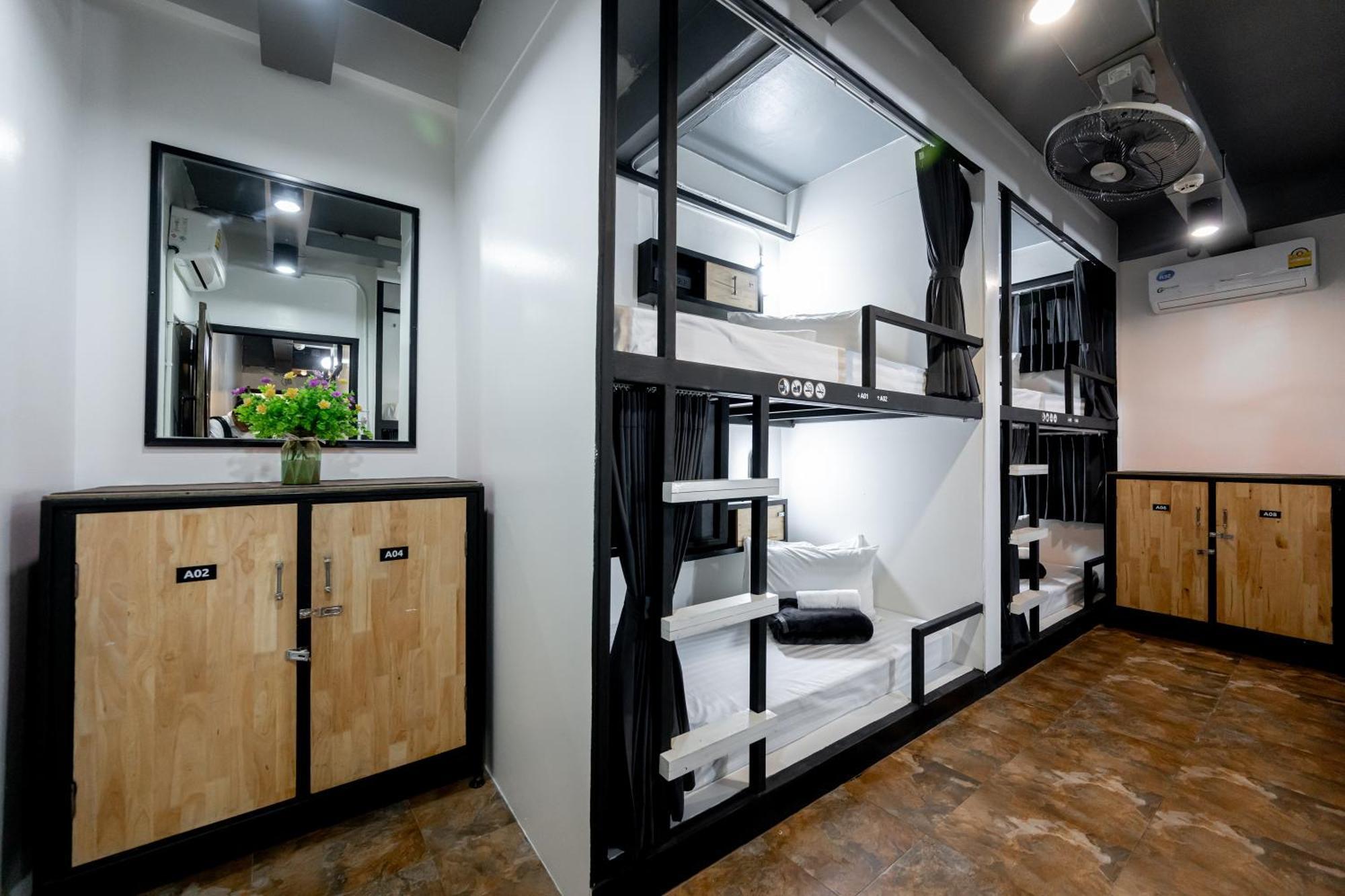 Vibes Hostel Банкок Екстериор снимка