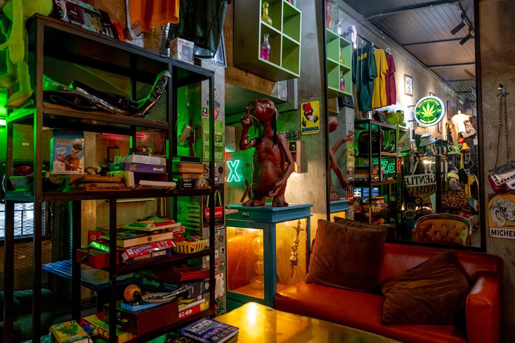 Vibes Hostel Банкок Екстериор снимка