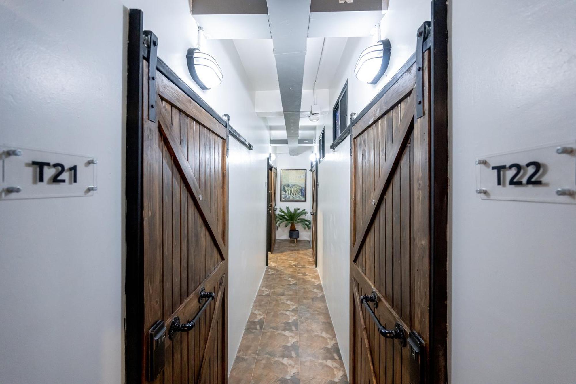 Vibes Hostel Банкок Екстериор снимка